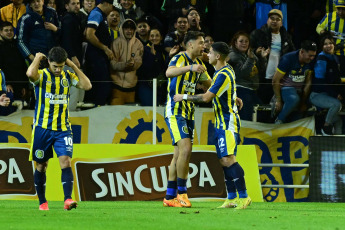 Rosario, Argentina.- En las fotos tomadas el 23 de julio del 2023, durante el partido entre River Plate y Rosario Central, en el Gigante de Arroyito, en un partido válido por la 26ta y penúltima fecha de la Liga Profesional de Fútbol. River en condición de visitante empató con Rosario Central 3 a 3. El equipo dirigido por Miguel Ángel Russo se enfrentará en la siguiente jornada ante Belgrano, mientras que River jugará ante Racing Club.