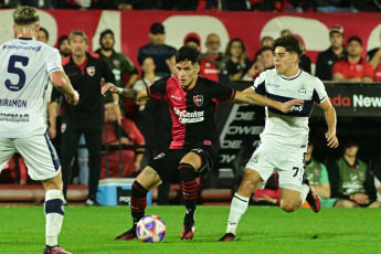 Rosario, Argentina.- In the photos taken on July 3, 2023, during the match between Newell's and Gimnasia at the Marcelo Bielsa Stadium, at the close of date 22 of the Argentine Professional League. Newell's tied 2-2 with Gimnasia. Gimnasia scored through Benjamín Domínguez and Cristian Tarragona. While Newell's scored a goal from Guillermo Ortíz and tied with Lisandro Montenegro.