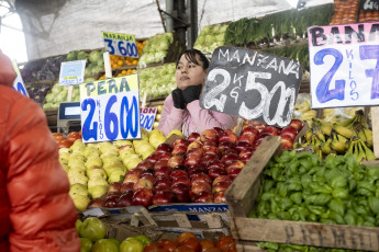 Buenos Aires, Argentina.- En las fotos tomadas el 17 de julio del 2023, muestra el Mercado Central de Buenos Aires. Los precios en Argentina subieron en junio 1,4 puntos porcentuales frente al mes precedente y situaron la tasa de interanual en el 115,6 %, informó el Instituto Nacional de Estadística y Censos (Indec). En el sexto mes del año los precios al consumidor crecieron el 6 % en comparación con mayo pasado, lo que evidencia, por segundo mes consecutivo, una leve desaceleración respecto a la tasa inflacionaria del 8,4 