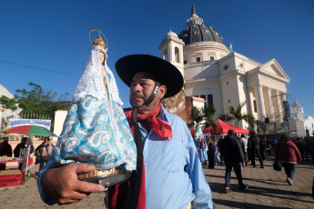 Corrientes, Argentina.- In the photos taken on July 16, 2023, the nautical procession was carried out along the Paraná River, which includes the meeting of the images of the virgins of Itatí with that of Caacupé, from Paraguay, in the frame of the 123rd anniversary of the pontifical coronation of the Virgin of Itatí. More than 300,000 people participated in the event with the motto “With María de Itatí, we learn to listen, discern and mission”. Itatí comes from the Guarani words "itá morotí", which means "stone tip" and its abbreviation gives rise to the name.