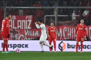 Buenos Aires, Argentina.- En las fotos tomadas el 11 de julio del 2023, durante el partido entre Independientel y Newell’s en el Estadio Libertadores de América cerrando la fecha 24 de la Liga Profesional. Independiente perdió 2-0 con Newell’s y no logra salir del fondo de la tabla de la Liga Profesional Argentina.