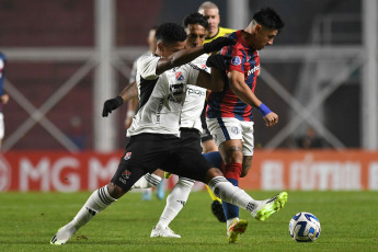 Buenos Aires, Argentina.- En las fotos tomadas el 19 de julio del 2023, durante el partido entre San Lorenzo e Independiente Medellín por la Copa Sudamericana en el Estadio Pedro Bidegain. Deportivo Independiente Medellín perdió 0-2 con San Lorenzo por el partido de vuelta del repechaje en la Copa Sudamericana y quedó eliminado del torneo.