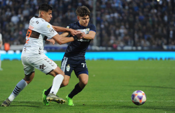 Buenos Aires, Argentina.- En las fotos tomadas el 30 de julio del 2023, durante el partido entre Gimnasia y Esgrima La Plata y Platense en el Estadio Juan Carmelo Zerillo. Gimnasia y Platense cerraron con un empate en uno, con goles de Eric Ramírez en la primera etapa y de Marco Pellegrino en tiempo de descuento.