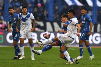 Buenos Aires, Argentina.- En las fotos tomadas el 24 de julio del 2023, durante el partido entre Vélez y Unión por la 26ta. y penúltima fecha de la Liga Profesional de Fútbol en el estadio José Amalfitani del barrio de Liniers. Vélez Sarsfield y Unión de Santa Fe empataron sin goles, una igualdad que deja a Vélez y Unión con 27 puntos en la Liga Profesional, están en los puestos 23 y 24 respectivamente.