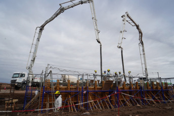 Salliqueló, Argentina.- En las fotos tomadas el 9 de julio del 2023, muestra el gasoducto Néstor Kirchner, tras ocho meses de la construcción del gasoducto, fundamental para aprovechar el gas de Vaca Muerta. El tramo que se presentó llega hasta Saliqueló, provincia de Buenos Aires, permitiría sustituir importaciones de combustible alternativo (fuel oil y gasoil) importados para la generación termoeléctrica, fuente de drenaje de divisas desde hace años.