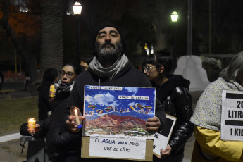 Jujuy, Argentina.- En las fotos tomadas el 20 de julio del 2023, durante una marcha contra la represión, la reforma en Jujuy y por la "Noche del Apagón". A un mes de la represión policial del 20 de junio en la provincia, que conicide además con los 47 años de la Noche del Apagón se realizaron protestas en todo el país para repudiar la represión en Jujuy impulsada por el gobierno de Gerardo Morales contra quienes se oponen a la reforma constitucional y homenajearon a las víctimas de los secuestros perpetrados en la última dictadura en la denominada "Noche del Apagón".