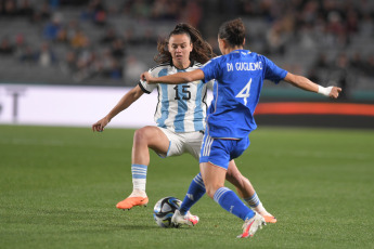 Auckland, New Zealand.- In the photos taken on July 24, 2023, during the match between Italy and Argentina in the FIFA Women's World Cup, valid for Group G at the Eden Park stadium in Auckland, New Zealand. Italy defeated Argentina 1-0 on Monday with a goal late in the intensely contested game.