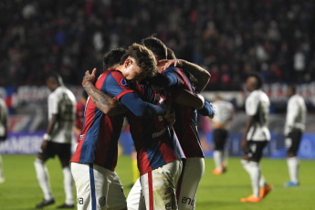 Buenos Aires, Argentina.- En las fotos tomadas el 19 de julio del 2023, durante el partido entre San Lorenzo e Independiente Medellín por la Copa Sudamericana en el Estadio Pedro Bidegain. Deportivo Independiente Medellín perdió 0-2 con San Lorenzo por el partido de vuelta del repechaje en la Copa Sudamericana y quedó eliminado del torneo.