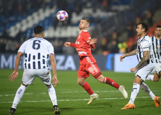 Mendoza, Argentina.- En las fotos tomadas el 20 de julio del 2023, durante el partido entre River Plate y Talleres por los 16avos de la Copa Argentina en el Estadio Malvinas Argentina. River Plate quedó eliminado en los 16avos de final de la Copa Argentina tras caer 1 a 0 con Talleres de Córdoba, que se impuso por el tanto de Rodrigo Garro a los 42 minutos del primer tiempo. El Millonario, que venía de obtener el título de la Liga Profesional el último sábado, es la tercera vez que queda eliminado en esta instancia de la Copa.