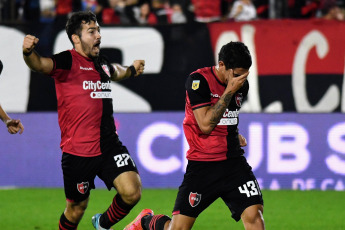 Rosario, Argentina.- In the photos taken on July 3, 2023, during the match between Newell's and Gimnasia at the Marcelo Bielsa Stadium, at the close of date 22 of the Argentine Professional League. Newell's tied 2-2 with Gimnasia. Gimnasia scored through Benjamín Domínguez and Cristian Tarragona. While Newell's scored a goal from Guillermo Ortíz and tied with Lisandro Montenegro.