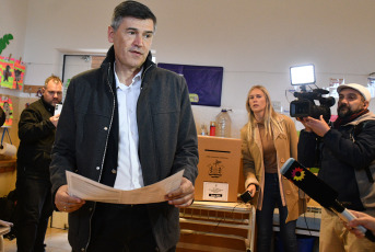 Córdoba, Argentina.- In the photos taken on July 23, 2023, people cast their votes in the elections to renew municipal authorities in the city of Córdoba. With 99% of the polling stations in the city of Córdoba counted, Passerini (photo) reached 47% of the votes (312,812) defeating Rodrigo De Loredo who reached 40% (262,254) and officially became the winner of the election for the mayor.