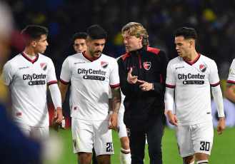 Buenos Aires, Argentina.- En las fotos tomadas el 24 de julio del 2023, durante el partido entre Boca y Newell's por la fecha 26 de la Liga Profesional de Fútbol (LPF), en el estadio Alberto J. Armando. Boca derrotó a Newell´s por 2 a 1 obteniendo un triunfo clave para su lucha de terminar el semestre dentro de los clasificados a la Copa Sudamericana 2024.