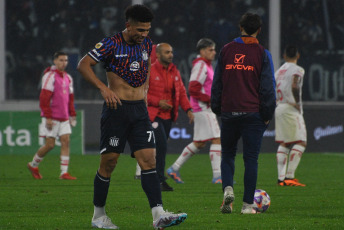 Córdoba, Argentina.- En las fotos tomadas el 10 de julio del 2023, durante el partido entre Tallere y Unión por la fecha 24 de la Liga Profesional en el Estadio Mario Alberto Kempes. Talleres igualó 0-0 contra Unión, un resultado que postergó la coronación de River Plate. El Millonario se aseguró el primer lugar y este resultado obliga a la T a ganar el próximo viernes ante Huracán en Parque Patricios para seguir su disputa el torneo.