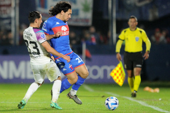 Buenos Aires, Argentina.- En las fotos tomadas el 20 de julio del 2023, durante el partido entre Libertad y Tigre por la Copa Sudamericana en el Estadio José Dellagiovanna, ubicado en San Fernando, Provincia de Buenos Aires. Con gol de Alexander Barboza, Libertad venció 1-0 a Tigre, en la vuelta de los play offs de la Copa Sudamericana 2023. Con este resultado, el elenco paraguayo avanzó a la siguiente etapa del certamen continental.