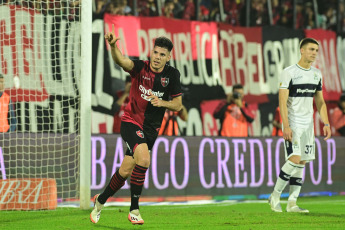 Rosario, Argentina.- In the photos taken on July 3, 2023, during the match between Newell's and Gimnasia at the Marcelo Bielsa Stadium, at the close of date 22 of the Argentine Professional League. Newell's tied 2-2 with Gimnasia. Gimnasia scored through Benjamín Domínguez and Cristian Tarragona. While Newell's scored a goal from Guillermo Ortíz and tied with Lisandro Montenegro.