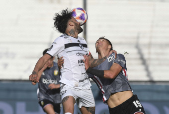 Buenos Aires, Argentina.- En las fotos tomadas el 25 de julio del 2023, durante el partido entre Estudiantes y All Boys por los 16avos de final de la Copa Argentina en el Estadio Centenario Ciudad de Quilmes. Estudiantes le ganó 1-0 a All Boy y avanzó a octavos, esperando a su próximo rival, el ganador del cruce entre Independiente y Central Córdoba de Santiago del Estero.