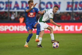 Buenos Aires, Argentina.- In the photos taken on July 5, 2023, during the match between Banfield and Tigre at the Estadio Monumental de Victoria (José Dellagiovanna) for the Argentine Professional League. Banfield beat Tigre 2-1 with a brace from Bisanz, while Luciatti got discount and was then sent off.