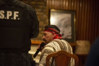 Chubut, Argentina.- In the photos taken on July 27, 2023, during the extradition trial of the Mapuche referent Facundo Jones Huala (photo) in Squadron 36 of the Gendarmerie, in the city of Esquel, province of Chubut. Huala, a fugitive from the Chilean Justice since February 2022 and arrested in Argentina last January, was convicted of arson and illegal possession of weapons committed in Chile in 2013.