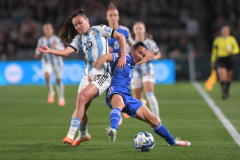 Auckland, New Zealand.- In the photos taken on July 24, 2023, during the match between Italy and Argentina in the FIFA Women's World Cup, valid for Group G at the Eden Park stadium in Auckland, New Zealand. Italy defeated Argentina 1-0 on Monday with a goal late in the intensely contested game.