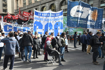 Buenos Aires, Argentina.- In the photos taken on July 13, 2023, social organizations gathered and marched for an increase in the minimum wage. The Council of the Minimum, Vital and Mobile Wage approved this Thursday by majority an increase of 34% in three sections (July to September), which will raise that income to 105,500 pesos this month, to 112,500 in August and to 118,000 pesos in September.