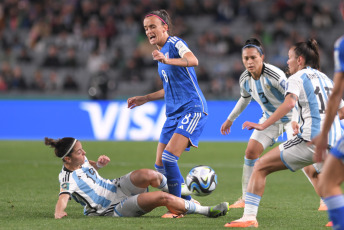 Auckland, New Zealand.- In the photos taken on July 24, 2023, during the match between Italy and Argentina in the FIFA Women's World Cup, valid for Group G at the Eden Park stadium in Auckland, New Zealand. Italy defeated Argentina 1-0 on Monday with a goal late in the intensely contested game.