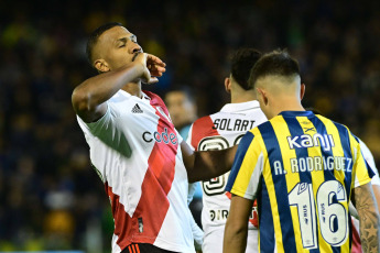 Rosario, Argentina.- En las fotos tomadas el 23 de julio del 2023, durante el partido entre River Plate y Rosario Central, en el Gigante de Arroyito, en un partido válido por la 26ta y penúltima fecha de la Liga Profesional de Fútbol. River en condición de visitante empató con Rosario Central 3 a 3. El equipo dirigido por Miguel Ángel Russo se enfrentará en la siguiente jornada ante Belgrano, mientras que River jugará ante Racing Club.