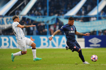 Tucumán, Argentina.- En las fotos tomadas el 23 de julio de 2023, durante el partido entre Independiente y Atlético Tucumán en el Estadio Monumental Presidente José Fierro en un encuentro por la fecha 26 de la Liga Profesional de Fútbol (LPF). Independiente perdió 1-0 con Atlético Tucumán. Marcelo Estigarribia marcó de penal en el primer tiempo.