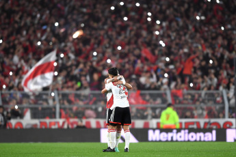 Buenos Aires, Argentina.- En las fotos tomadas el 15 de julio del 2023, River Plate celebra su inminente consagración en la Liga Profesional de Fútbol (LPF) tras el partido con Estudiantes de La Plata en el Monumental. River Plate venció a Estudiantes de La Plata por 3 a 1 y se coronó campeón de la Liga Profesional de Fútbol con dos fechas de anticipación, acompañado por 86.000 fervorosos hinchas que vivieron una fiesta completa en el Monumental.