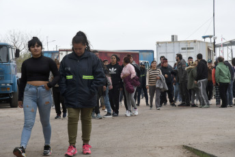 Lomas de Zamora, Argentina.- En las fotos tomadas el 9 de julio del 2023, muestra el incendio en el galpón de una cooperativa de reciclado de Villa Fiorito, en el partido bonaerense de Lomas de Zamora. Tras el incendio, no se reportaron víctimas fatales ni heridos. De acuerdo a lo informado por integrantes de la cooperativa, las máquinas del depósito se encontraban “apagadas” debido a que en el lugar no se realizan actividades.