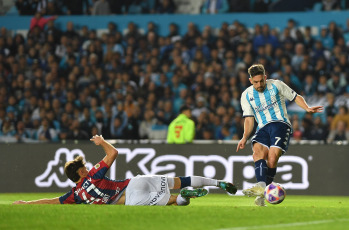 Buenos Aires, Argentina.- En las fotos tomadas el 5 de julio del 2023, durante el partido entre San Lorenzo y Racing por el título de la Liga Profesional Argentina en el Cilindro de Avellaneda. San Lorenzo empató 1-1 con Racing en un duelo polémico, con un expulsado por lado, reclamos de penales no sancionados y un empate que dejó a los de Boedo sin chances de pelearle el título a River.