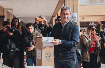 San Juan, Argentina.- In the photos taken on July 3, 2023, the governor of San Juan, Sergio Uñac, casts his vote during the local elections in San Juan. Uñac, recognized the defeat of the ruling party in the local elections, congratulated who will be his successor and considered that "there is a 20-year process of Peronism" in the province that must be "restructured."