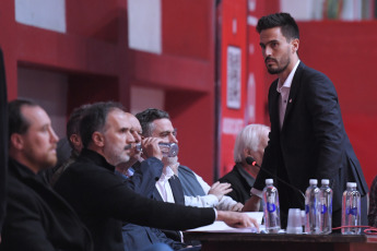 Buenos Aires, Argentina.- En las fotos tomadas el 6 de julio del 2024, durante la Asamblea de Representantes del Club Independiente, donde Néstor Grindetti fue elegido como presidente y ocupará el cargo hasta 2026. La Asamblea determinó que el dirigente de 68 años, que también es precandidato a Gobernador de la Provincia de Buenos Aires por el espacio Juntos por el Cambio, en la lista que encabeza Patricia Bullrich, seguirá desempeñándose en el cargo que ocupaba de forma provisoria.