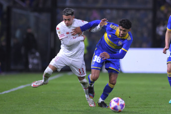 Buenos Aires, Argentina.- In the photos taken on July 10, 2023, during the match between Boca Juniors and Huracán at La Bombonera on date 24 of the Professional League. With a goal from Luis Vázquez, Boca Juniors defeated Huracán 1-0 and returned to victory. El Globo has gone 14 games without winning and it is their fourth defeat in a row.