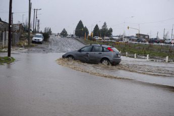 Bariloche, Argentina.- In the photos taken on July 5, 2023, it shows the areas affected by heavy rains in Bariloche, Argentina. The National Meteorological Service forecasts snowfall in different areas of the provinces of Río Negro, Neuquén and Chubut, issuing the orange alert status. In Bariloche, the area will continue to be affected by strong and persistent rains with accumulated rainfall values of between 40 and 80 mm. While in the highest areas of the mountain range the precipitation could be in the form of snow according to the SMN report.