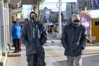 Santa Cruz, Argentina.- En las fotos tomadas el 28 de julio del 2023, muestra las calles de Santa Cruz, Argentina en medio de la ola polar. El Servicio Meteorológico Nacional (SMN) emitió una alerta meteorológica por frío extremo en 17 localidades de Argentina. El organismo advirtió que las provincias de Santa Cruz, Chubut y Tierra del Fuego, registrarán temperaturas bajo cero.