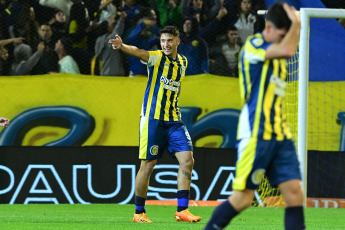 Rosario, Argentina.- En las fotos tomadas el 23 de julio del 2023, durante el partido entre River Plate y Rosario Central, en el Gigante de Arroyito, en un partido válido por la 26ta y penúltima fecha de la Liga Profesional de Fútbol. River en condición de visitante empató con Rosario Central 3 a 3. El equipo dirigido por Miguel Ángel Russo se enfrentará en la siguiente jornada ante Belgrano, mientras que River jugará ante Racing Club.