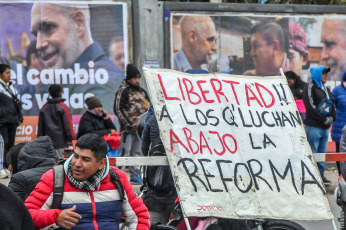 Jujuy, Argentina.- In the photos taken on July 17, 2023, nine people who were detained in the Alto Comedero neighborhood prison, in San Salvador de Jujuy, accused of committing crimes in protests against the constitutional reform approved on June 20 In the past, they were released by order of Jujuy Control Judge Rodolfo Fernández. In Jujuy, as well as in the City of Buenos Aires, demonstrations were held demanding freedom and an end to the persecution by the government of Gerardo Morales.