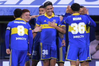 Buenos Aires, Argentina.- In the photos taken on July 10, 2023, during the match between Boca Juniors and Huracán at La Bombonera on date 24 of the Professional League. With a goal from Luis Vázquez, Boca Juniors defeated Huracán 1-0 and returned to victory. El Globo has gone 14 games without winning and it is their fourth defeat in a row.