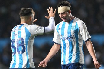 Buenos Aires, Argentina.- En las fotos tomadas el 24 de julio del 2023, durante el partido entre Racing y Central Córdoba por la jornada 26 de la Liga Profesional Argentina en el Estadio Presidente Perón (Cilindro de Avellaneda). Racing venció por 3-1 a Central Córdoba como local. Para Racing los goles fueron marcados por Juan Nardoni (a los 40 minutos), Agustín Ojeda (a los 46 minutos) y Nicolás Oroz (a los 57 minutos). Para Central Córdoba el gol fue marcado por Enzo Kalinski (a los 66 minutos).