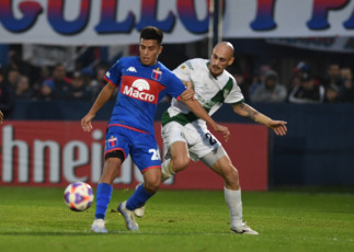 Buenos Aires, Argentina.- In the photos taken on July 5, 2023, during the match between Banfield and Tigre at the Estadio Monumental de Victoria (José Dellagiovanna) for the Argentine Professional League. Banfield beat Tigre 2-1 with a brace from Bisanz, while Luciatti got discount and was then sent off.