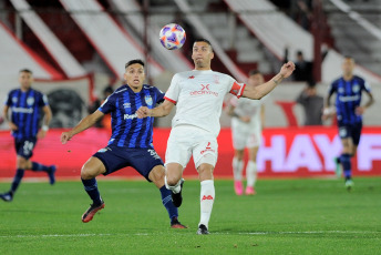 Tucumán, Argentina.- En las fotos tomadas el 6 de julio del 2023, durante el partido entre Atlético Tucumán y Huracán por la fecha 23 del torneo de la Liga Profesional 2023 en el estadio Monumental Presidente José Fierro. Atlético Tucumán derrotó a Huracán 1 a 0 con un gol de Marcelo Estigarribia a los 20 minutos del segundo tiempo.