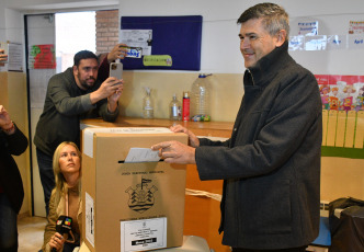 Córdoba, Argentina.- In the photos taken on July 23, 2023, people cast their votes in the elections to renew municipal authorities in the city of Córdoba. With 99% of the polling stations in the city of Córdoba counted, Passerini (photo) reached 47% of the votes (312,812) defeating Rodrigo De Loredo who reached 40% (262,254) and officially became the winner of the election for the mayor.