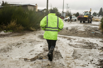 Bariloche, Argentina.- In the photos taken on July 5, 2023, it shows the areas affected by heavy rains in Bariloche, Argentina. The National Meteorological Service forecasts snowfall in different areas of the provinces of Río Negro, Neuquén and Chubut, issuing the orange alert status. In Bariloche, the area will continue to be affected by strong and persistent rains with accumulated rainfall values of between 40 and 80 mm. While in the highest areas of the mountain range the precipitation could be in the form of snow according to the SMN report.