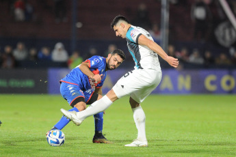 Buenos Aires, Argentina.- En las fotos tomadas el 20 de julio del 2023, durante el partido entre Libertad y Tigre por la Copa Sudamericana en el Estadio José Dellagiovanna, ubicado en San Fernando, Provincia de Buenos Aires. Con gol de Alexander Barboza, Libertad venció 1-0 a Tigre, en la vuelta de los play offs de la Copa Sudamericana 2023. Con este resultado, el elenco paraguayo avanzó a la siguiente etapa del certamen continental.