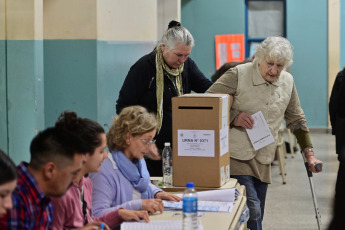 Chubut, Argentina.- In the photos taken on July 30, 2023, people cast their votes in the elections to elect a new governor in the province of Chubut. After a close election, the current senator and Juntos por el Cambio candidate was elected governor after defeating Juan Pablo Luque. At 35, he will succeed Mariano Arcioni