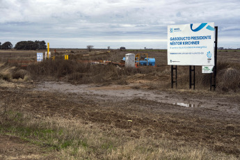 Salliqueló, Argentina.- En las fotos tomadas el 9 de julio del 2023, muestra el gasoducto Néstor Kirchner, tras ocho meses de la construcción del gasoducto, fundamental para aprovechar el gas de Vaca Muerta. El tramo que se presentó llega hasta Saliqueló, provincia de Buenos Aires, permitiría sustituir importaciones de combustible alternativo (fuel oil y gasoil) importados para la generación termoeléctrica, fuente de drenaje de divisas desde hace años.