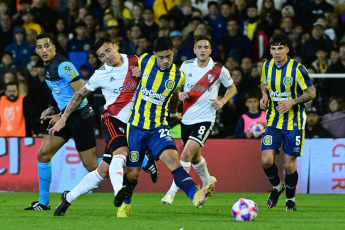 Rosario, Argentina.- In the photos taken on July 23, 2023, during the match between River Plate and Rosario Central, at Gigante de Arroyito, in a match valid for the 26th and penultimate date of the Professional Football League. River, as a visitor, tied with Rosario Central 3-3. The team led by Miguel Ángel Russo will face Belgrano on the following day, while River will play Racing Club.