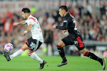 Buenos Aires, Argentina.- En las fotos tomadas el 5 de julio del 2023, durante el partido entre River Plate y Colón en el Monumental por la Liga Profesional Argentina. River Plate venció 2-0 a Colón y le sacó 11 puntos de diferencia a su escolta, San Lorenzo. Con goles de Nicolás De La Cruz y Lucas Beltrán, River alcanzó las 53 unidades.