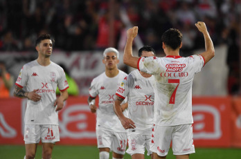 Buenos Aires, Argentina.- In the photos taken on July 30, 2023, during the match between Huracán and Vélez for the 27th. and last date of the Professional Football League at the Tomás Adolfo Ducó stadium. Huracán defeated Vélez Sarsfield 1-0 at home. After the match, the Uruguayan defender of Liniers, Diego Godín, announced his retirement from football.