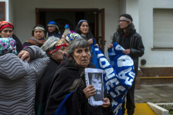 Chubut, Argentina.- En las fotos tomadas el 27 de julio del 2023, durante el juicio de extradición del referente mapuche Facundo Jones Huala en el Escuadrón 36 de Gendarmería, en la ciudad de Esquel, provincia de Chubut. Huala, prófugo de la Justicia chilena desde febrero de 2022 y detenido en Argentina en enero pasado, fue condenado por delitos de incendio y porte ilegal de armas cometidos en Chile en 2013.